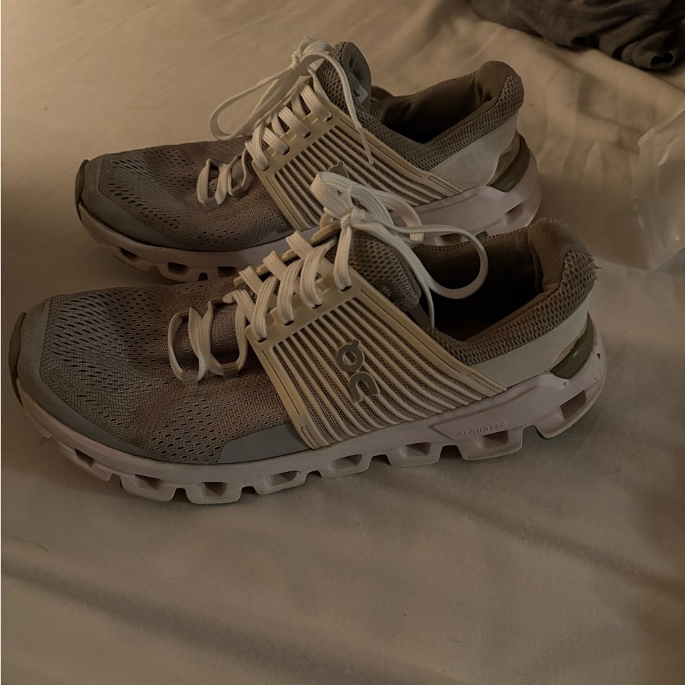 On Cloud Women’s Tennis shoes